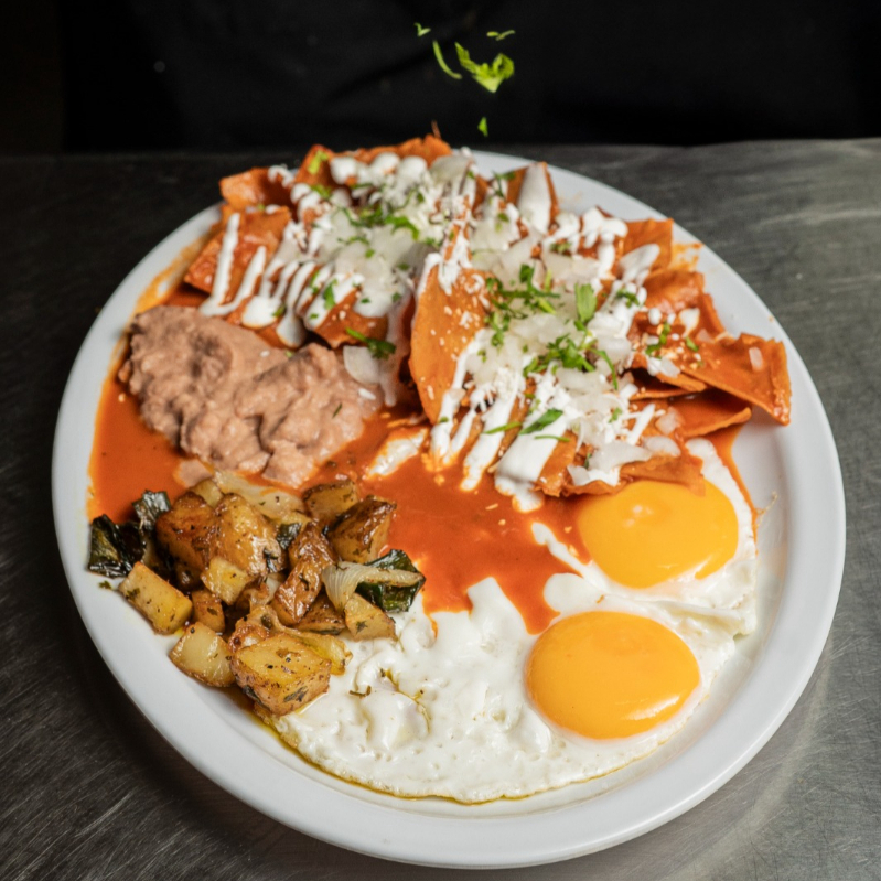 Chilaquiles Rojos Con Huevo