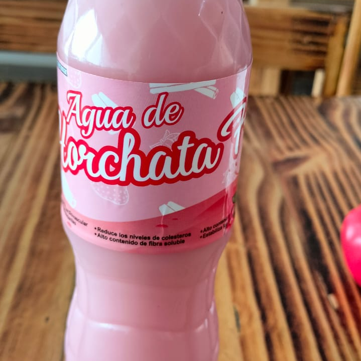 Agua de Horchata de Fresa