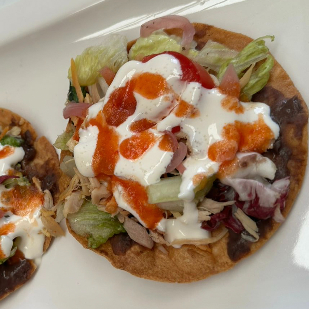 Tostadas de Tinga. 2 Pzas