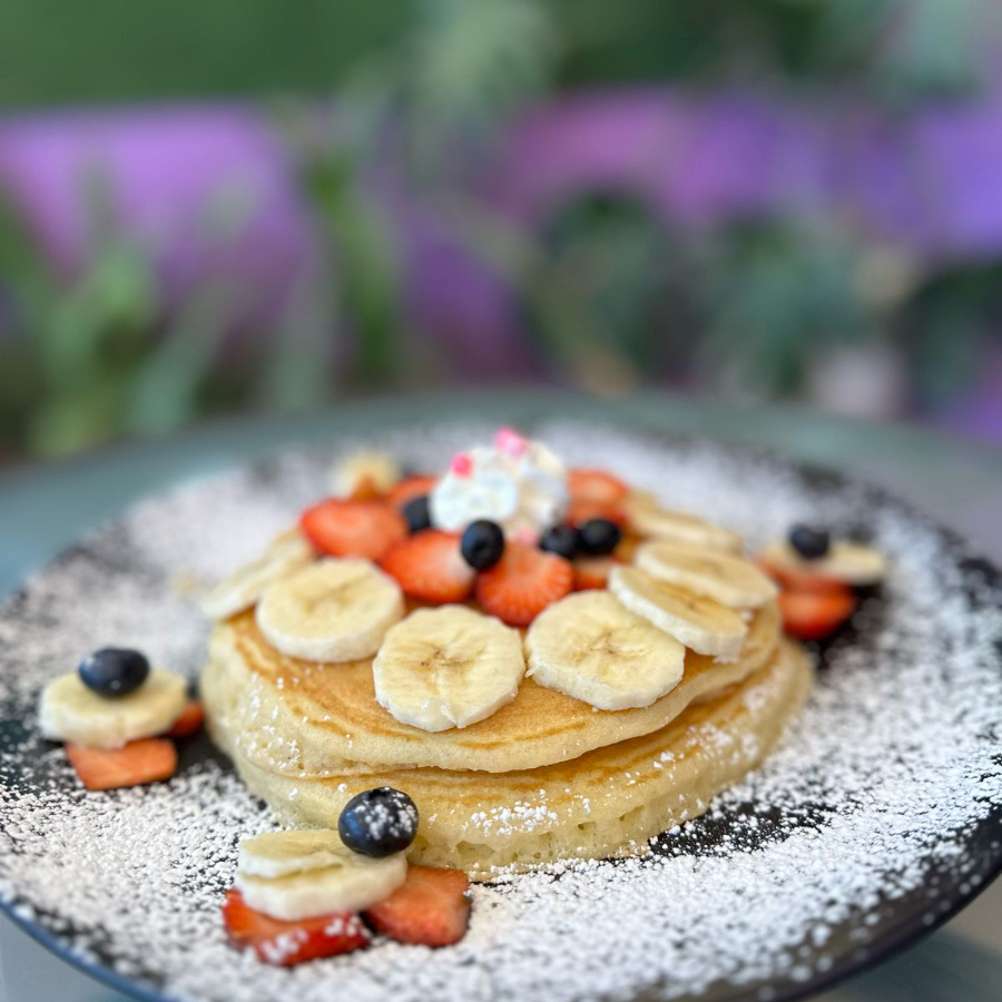 Hot Cakes con Fruta