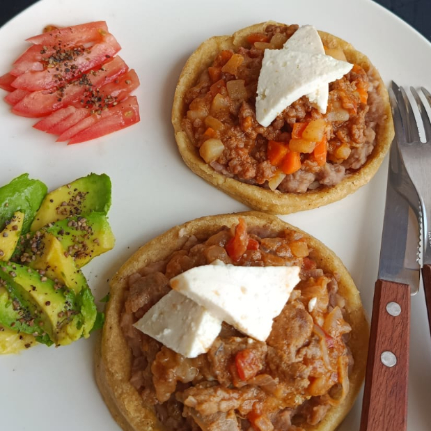 orden de 3 sopes de picadillo