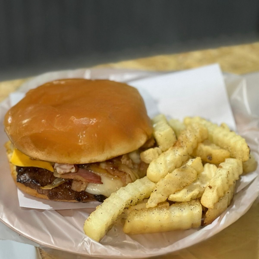Hamburguesa clásica con papas