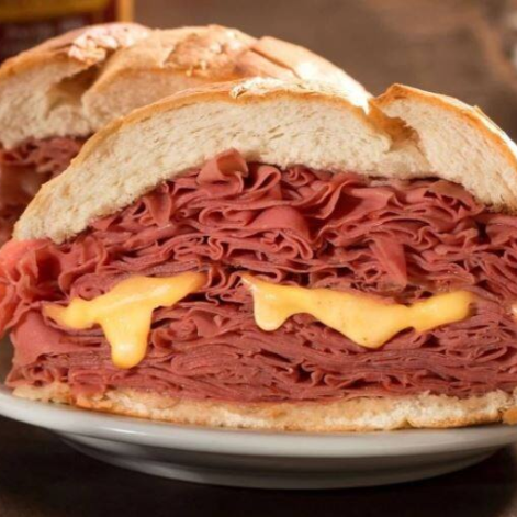 Pãozinho especial com mortdela ceratti e queijo prato levemente crostado na chapal