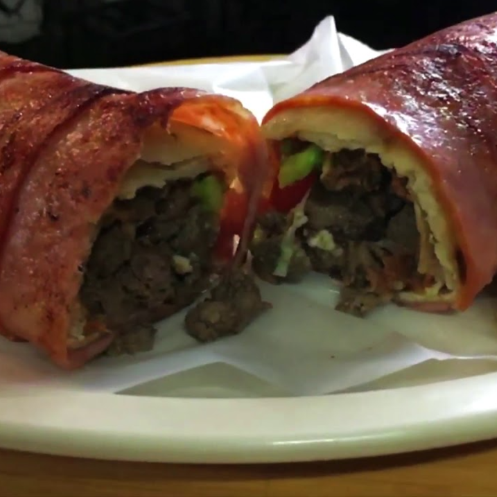 Burrito campechano envuelto de tocino