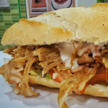 Lonche de carnitas (En Salsa Verde o Roja)