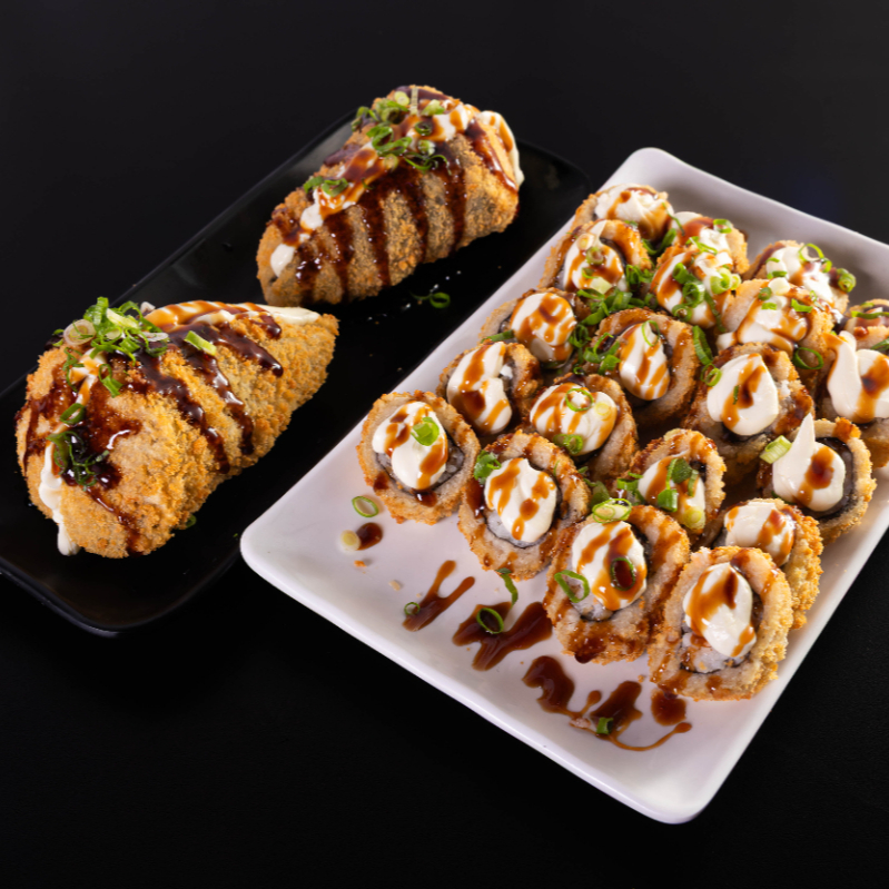 20 Hot + 2 Temaki de Salmão Grelhado – Premium 20 hot rolls crocantes com salmão e cream cheese + 2 temakis de salmão grelhado, preparados na hora. Um dos combos mais pedidos da casa. Se