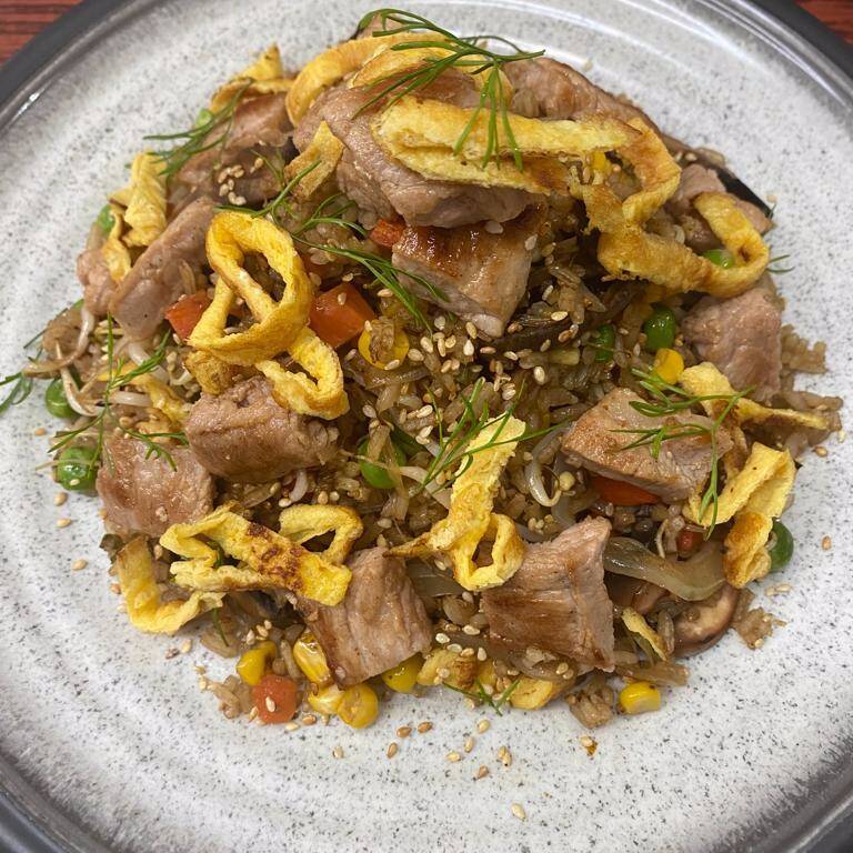 Yakimeshi (Pollo) + Gaseosa 250 Ml