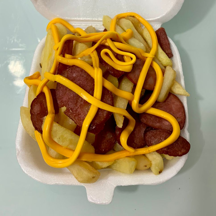 Batata crocante c/ calabresa e cheddar - serve 1 pessoa