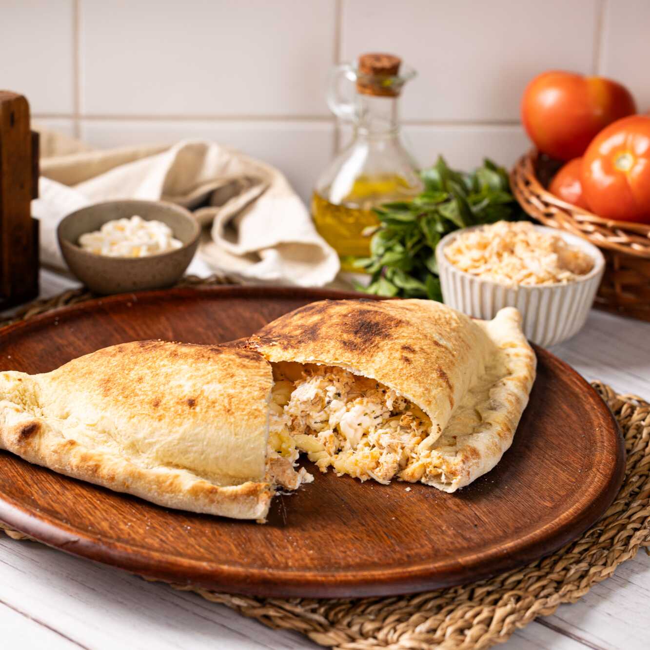 Novidade: agora você pode pedir um Calzone dos sabores mais vendidos da casa. Ideal para o jantar durante a semana! Uma combinação que une sabor e praticidade no mesmo pacote.