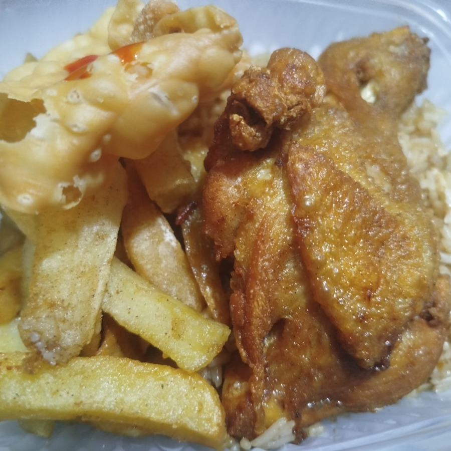 Sopa Wantán y Pollo Frito