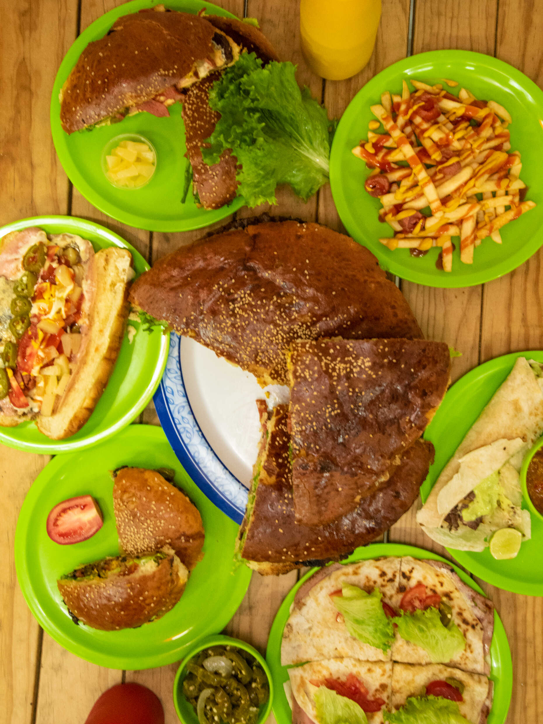 HAMBURGUESAS Y HUARACHES LOS BEBES