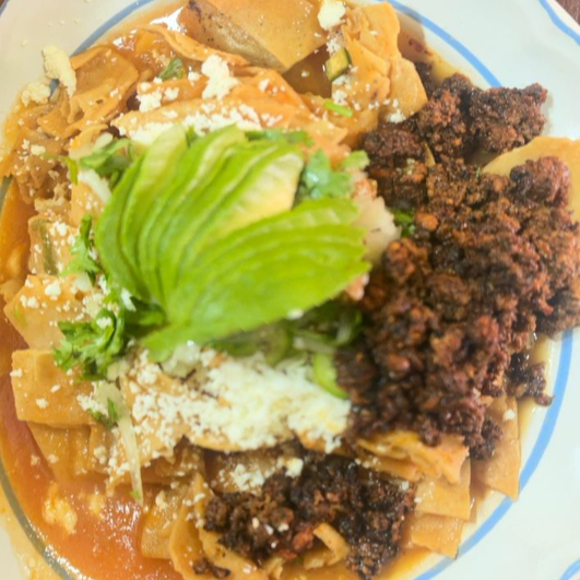 Chilaquiles Rojos con Chorizo