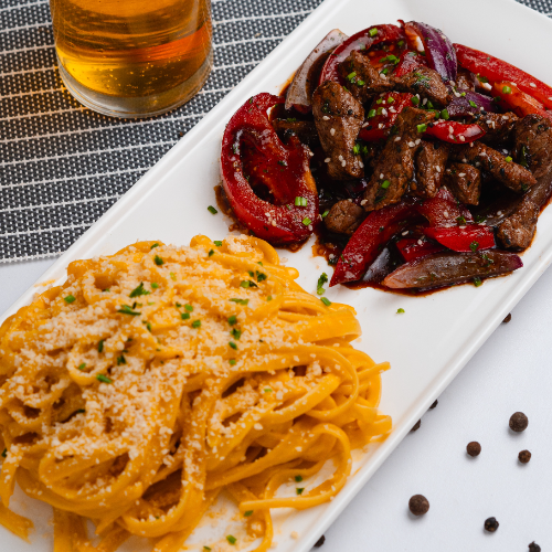Saltado con Tallarines Huancaina