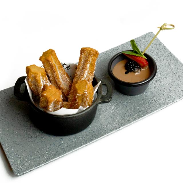 CHURROS CON CHOCOLATE