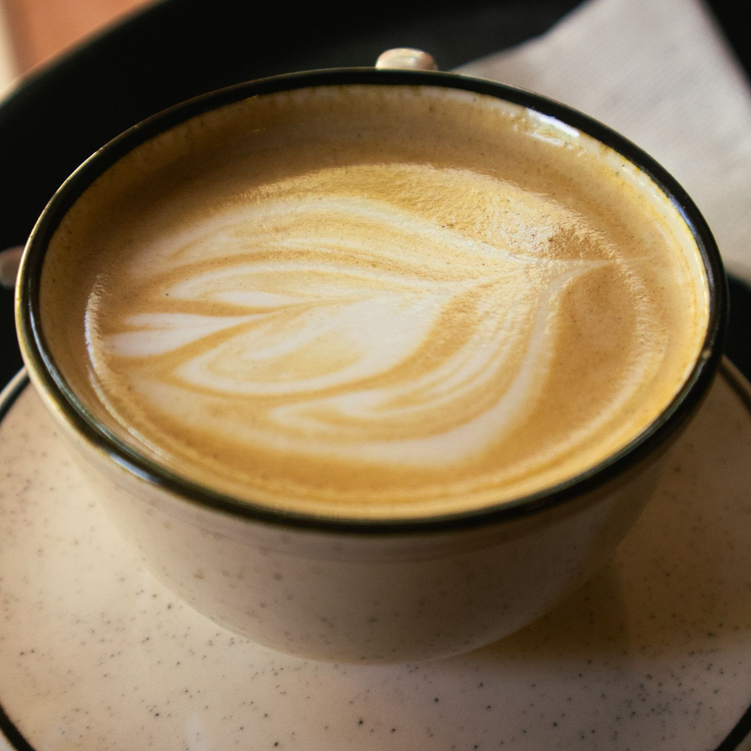 Espresso, leite vaporizado harmonizado com essência de baunilha. Doce na medida certa! 150ml