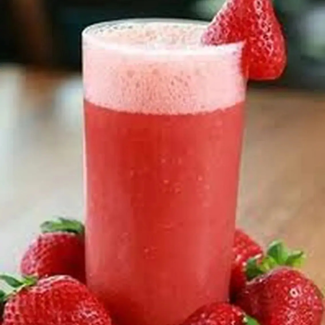 Suco super refrescante que combina melancia com limão! Delícia da Casa! Campeão de vendas!
