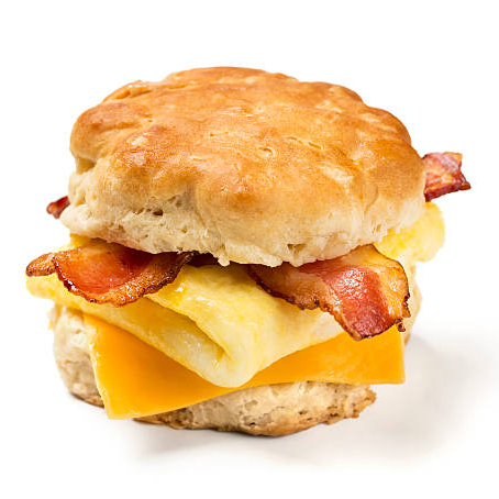 bisquet con tocino y huevo