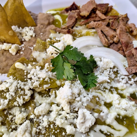 CHILAQUILES CON CARNE ASADA