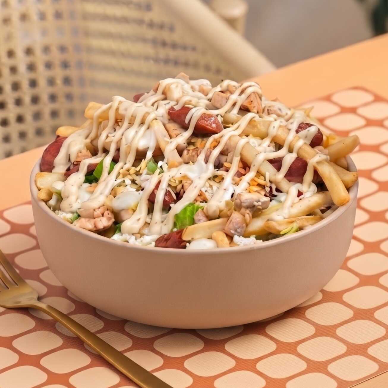 Salchipapa Pollo Bowl