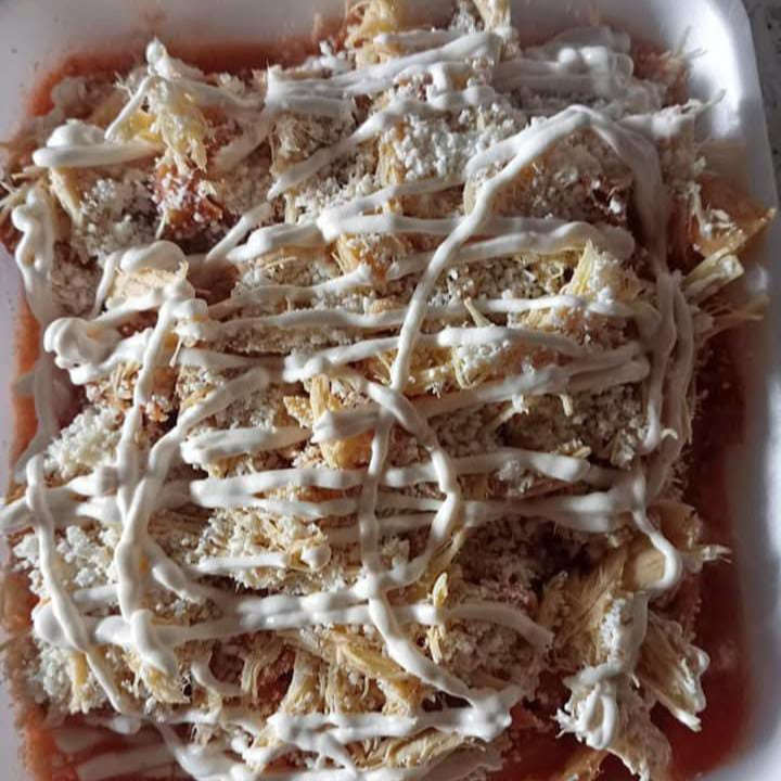 Chilaquiles Rojo De Pollo Desebrado
