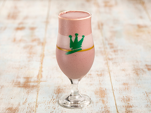 Mate batido com açaí, leite em pó, polpa de morango e xarope de Guaraná.