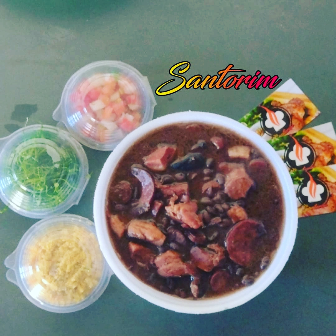 Feijoada,arroz, couve, farofa e vinagrete