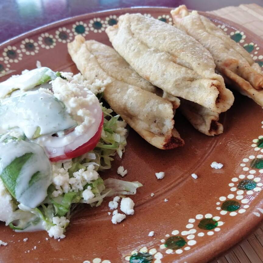 Combo Mundilista Enchiladas huastecas + molotes