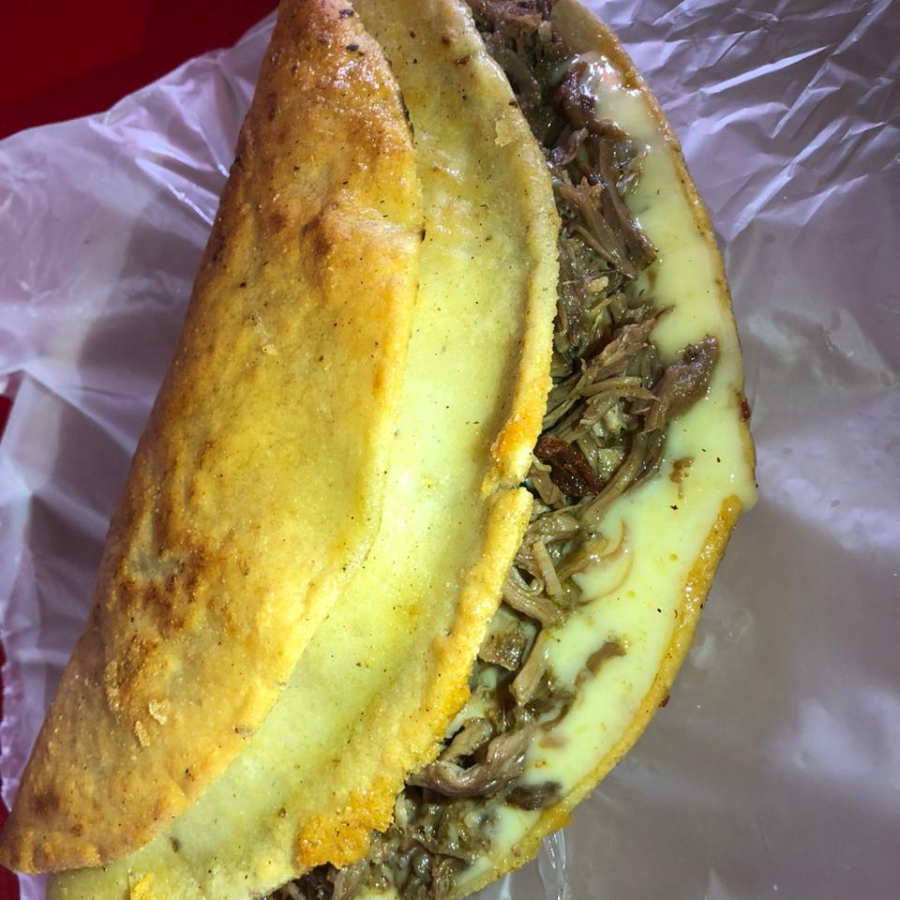 TACO DORADO CON QUESO
