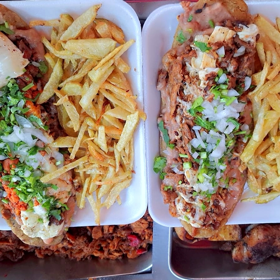 Huarache de arrachera  con papas fritas