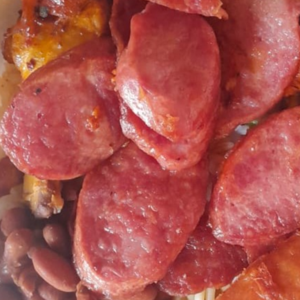 arroz, feijão, macarrão, salada, farrofa