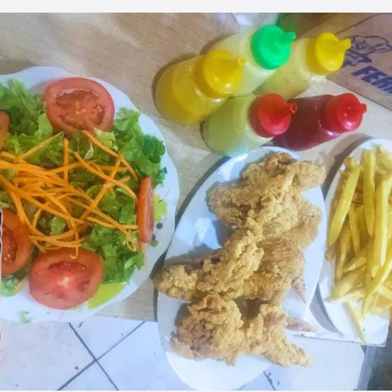 3 piensas de pollo+ porción de papa + litro maracu