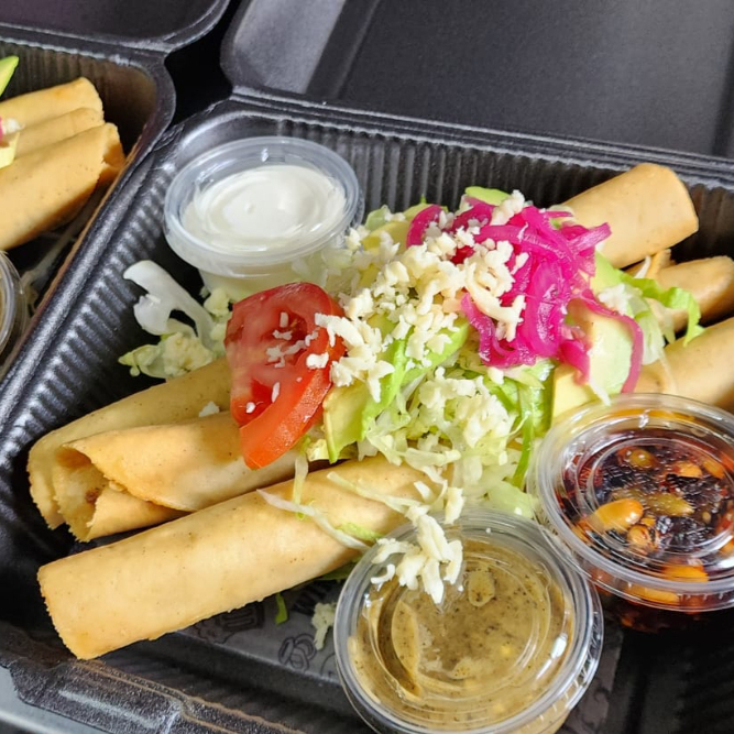 Orden de Flautas de Cochinita Dorados (3 Piezas)