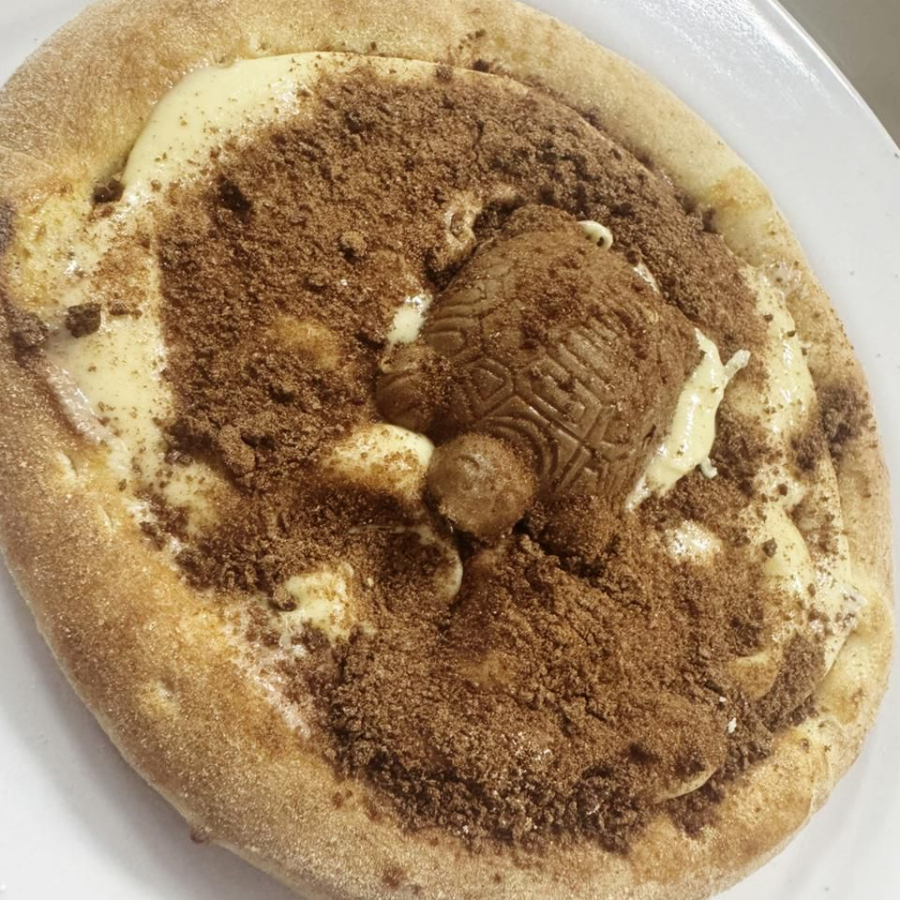 Chocolate branco com bombom tortuguita polvilhado com ovomaltine