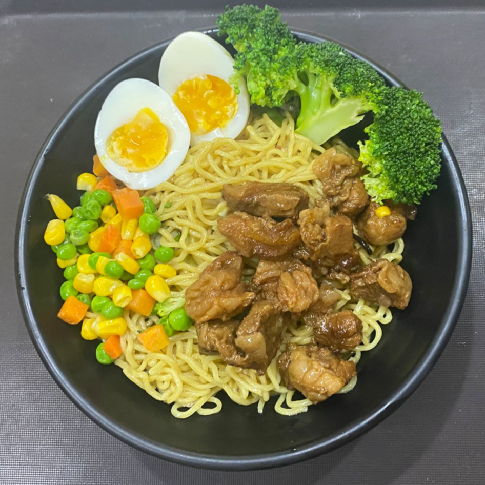 #7 PASTAS MEZCLADAS CON CARNE DE RES ESTOFADA