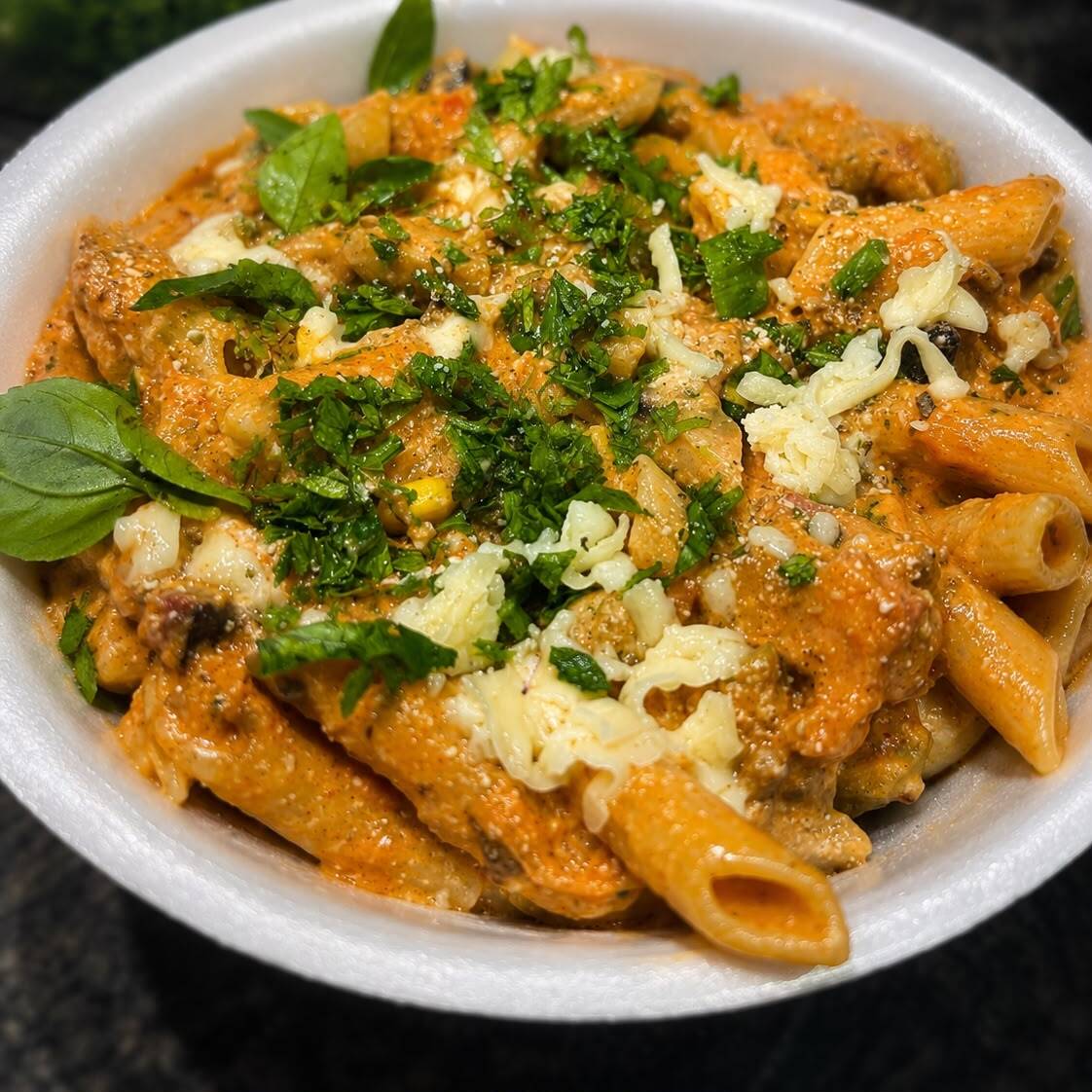Nosso macarrão é montado a sua escolha! Tudo refogado e recheado juntinho, dando uma explosão de sabores.
