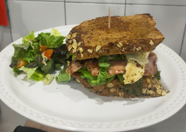 Sandwich de pollo a la plancha