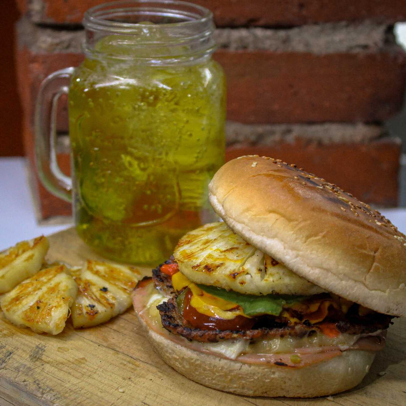 Hamburguesa Hawaiana