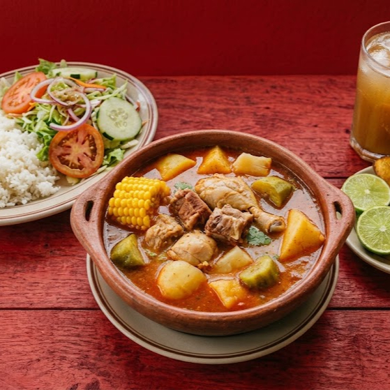 Sancocho Mixto Pollo y Cerdo