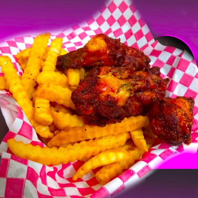 6 ALITAS ADOBADAS CON PAPAS