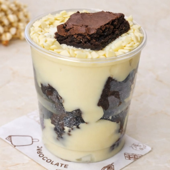 Deliciosas camadas de brigadeiro ninho cremoso e brownie denso e chocolatudo.Aprox 200gm