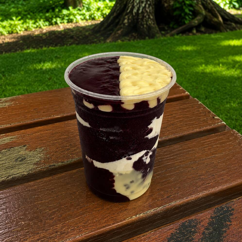 Açaí cremoso com creme de leitinho e creme de brownie misturados ao açaí, finalizado com leite em pó e leite condensado para uma combinação irresistível.
Observações:
• Cremes misturados ao açaí.
• Leite em pó e leite condensado nas camadas.