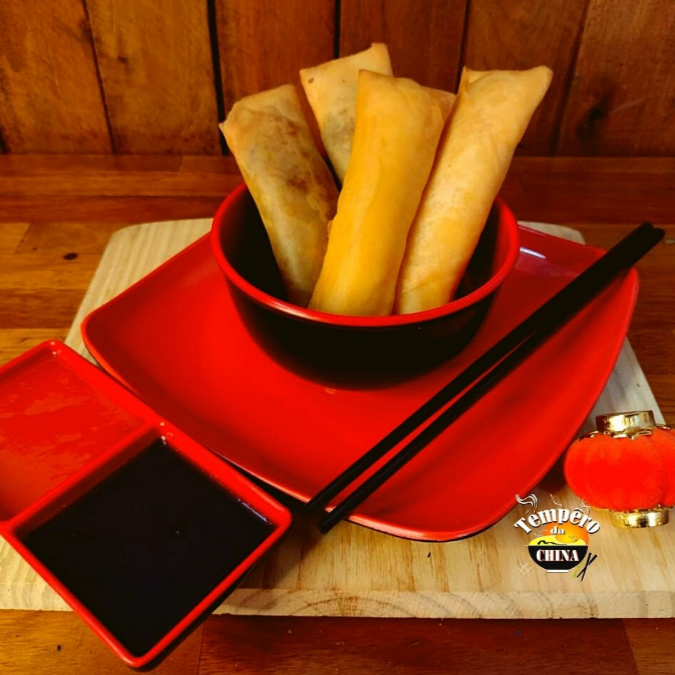 Uma deliciosa massa frita e crocante, recheada com chocolate com avelã