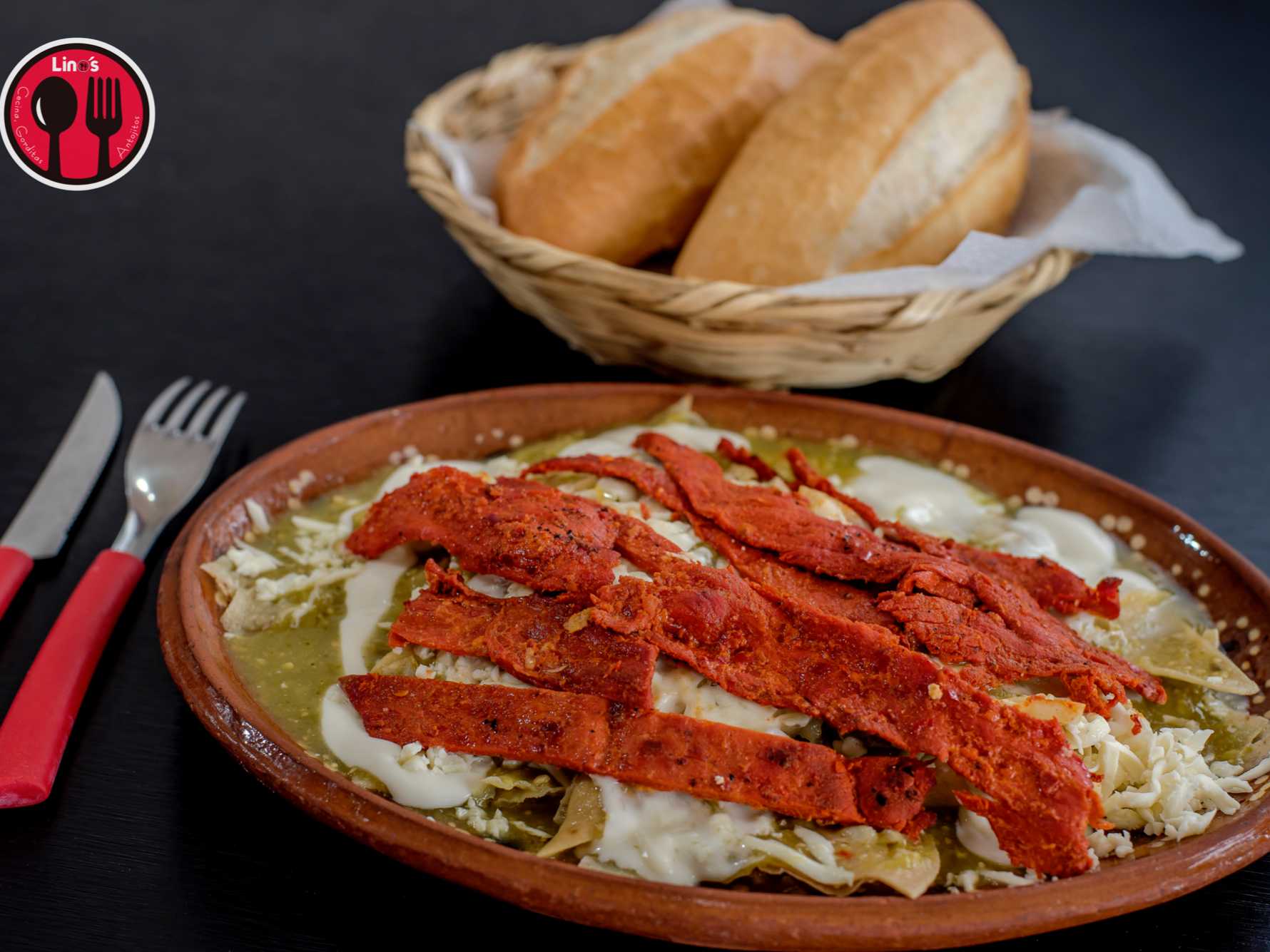 1 Chilaquiles de Cecina Adobada + 1 Agua del dia