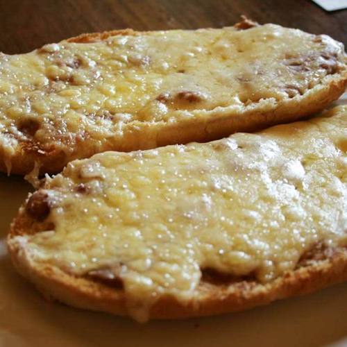 Mollete Frijoles con Queso
