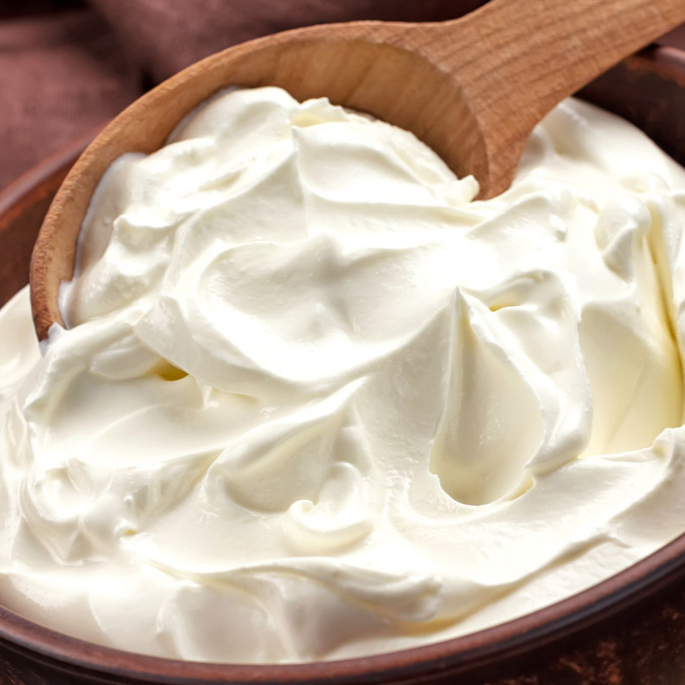Adiciona requeijão cremoso que derrete sobre a carne deixando a tapioca deliciosa