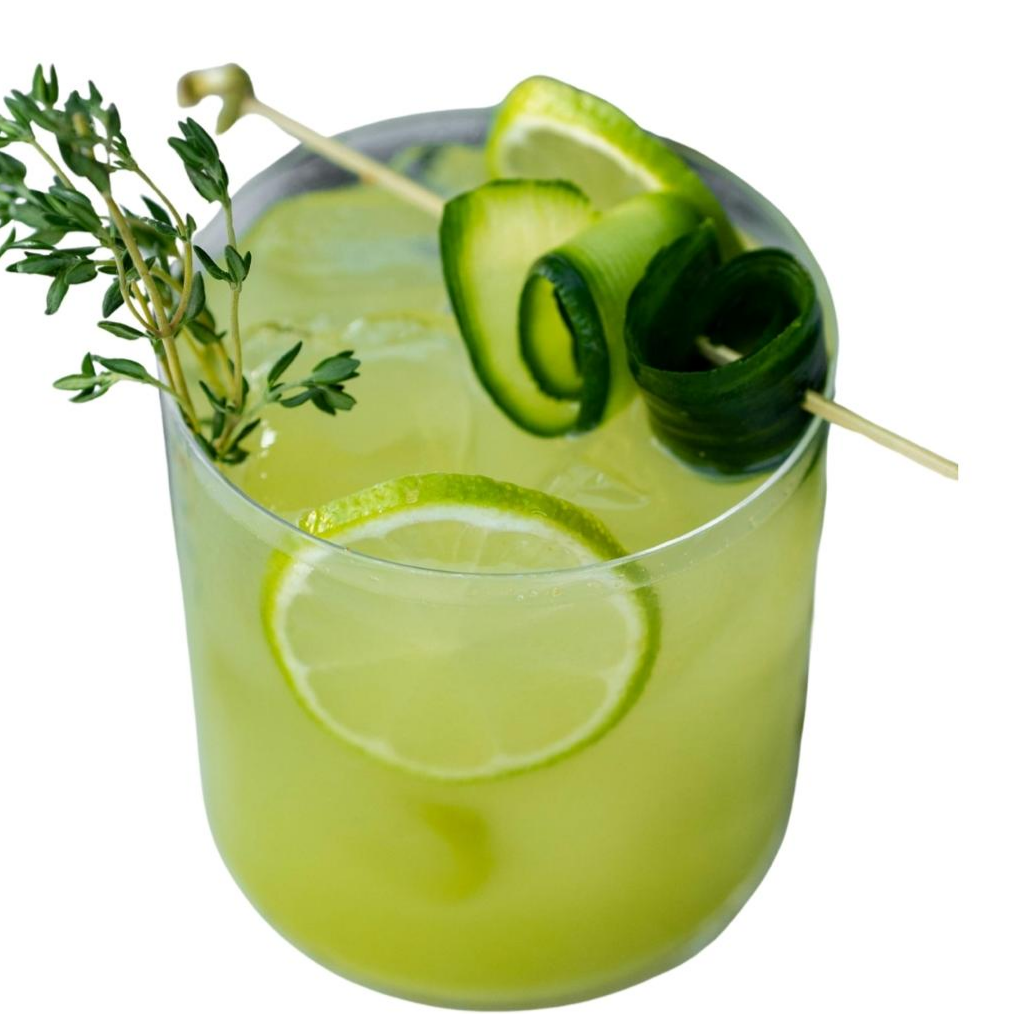 Bebida pepino con limón