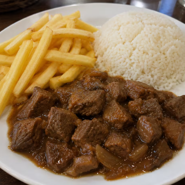 Arroz e fritas.