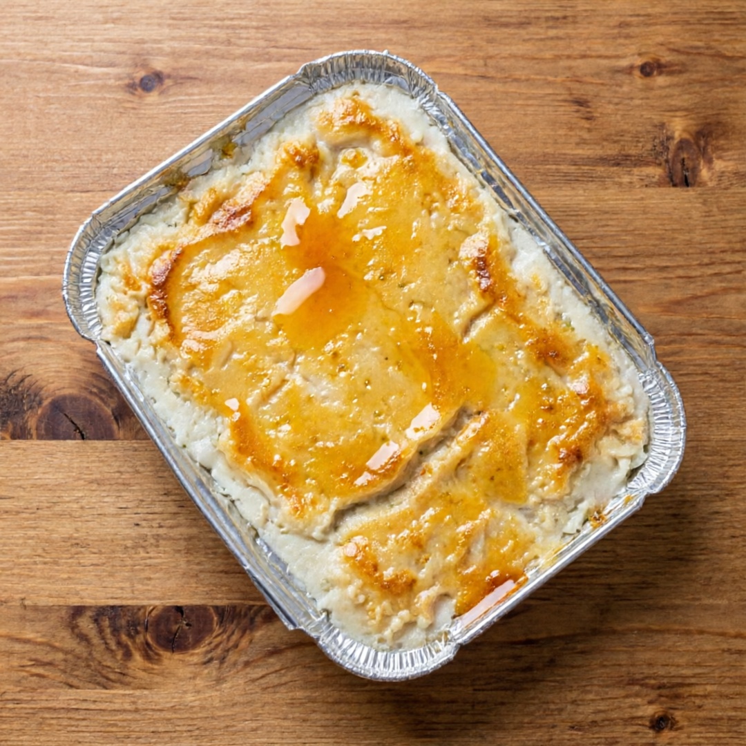 Massa molhadinha, com recheio de frango cremoso e requeijão.