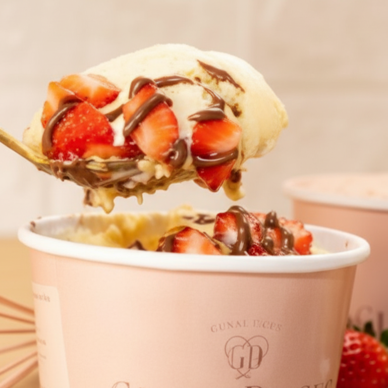 Massa de baunilha com recheio de Brigadeiro de Leite Ninho cremoso, Nutella e pedaços de Morangos frescos