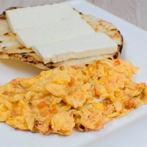 Huevos, arepa, quesito, chocolate (TRADICION)